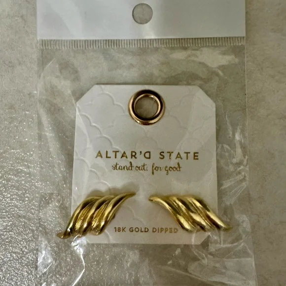 NWT Altar’d State 18K Gold Ribbed Wing Earrings - Picture 2 of 5